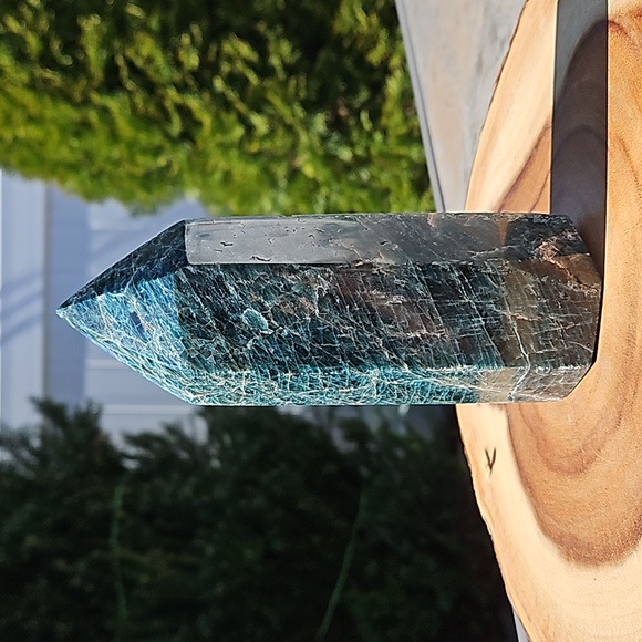 Large Green Apatite Tower 890 grams 6.5" - Picture 2 of 6